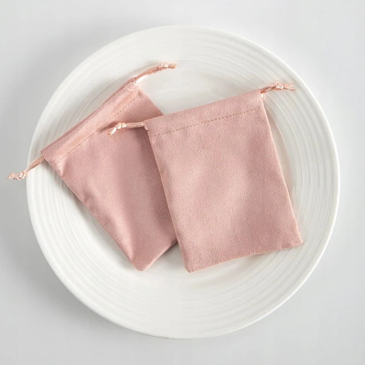 Woreczek flanelowy różowy na biżuteria prezenty cukierki upominki 7×9cm