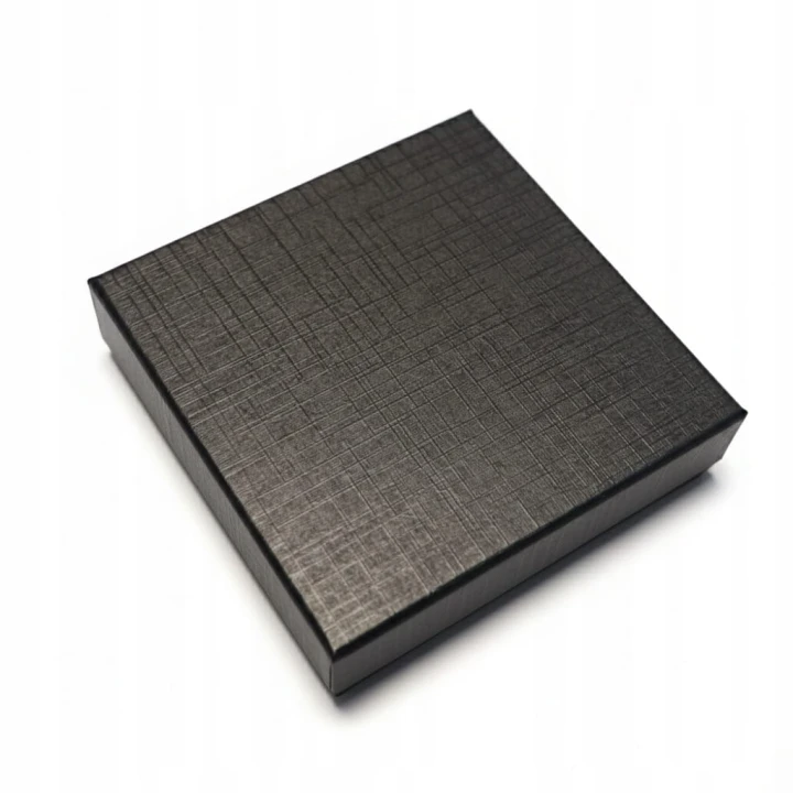 Pudełko na biżuterię 7×7cm czarne faktura lnu eleganckie prezentowe