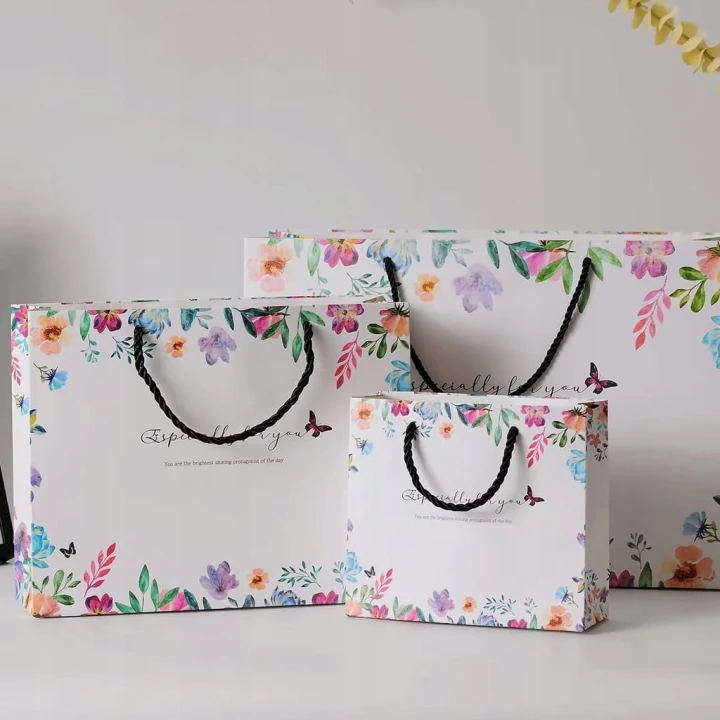 TORBY PREZENTOWE motyle kwiaty 17x6×15cm 250GSM na PREZENT Walentynki 10szt