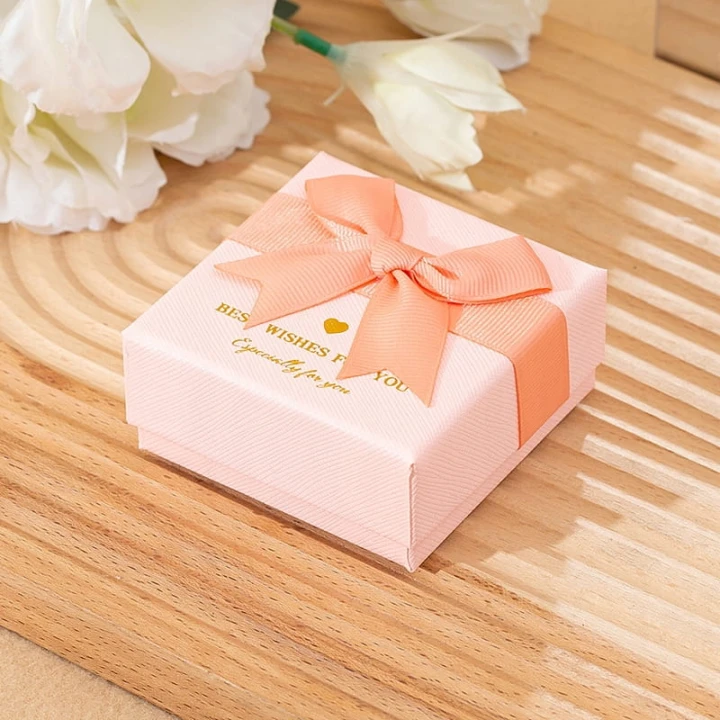 Pudełko na biżuterię 7.5×7.5cm różowe z kokardką PREMIUM prezentowe